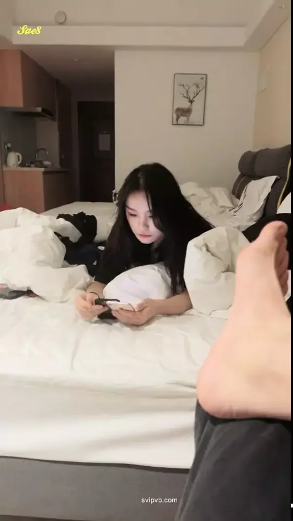 精神小妹果茶酱与鬼火少年群啪直播4